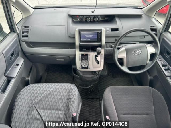 Used 2009 AT toyota noah ZRR70G Image[19]
