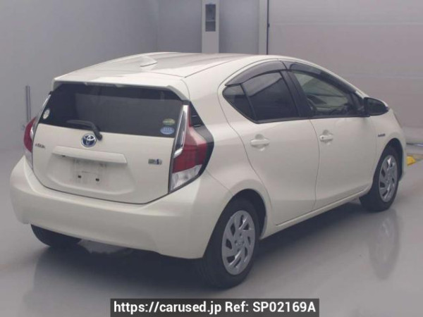 Used 2016 AT toyota aqua NHP10 Image[1]
