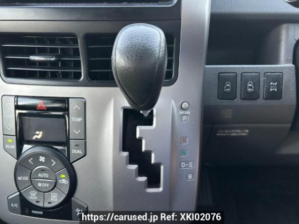 Used 2008 AT toyota voxy ZRR75G Image[28]