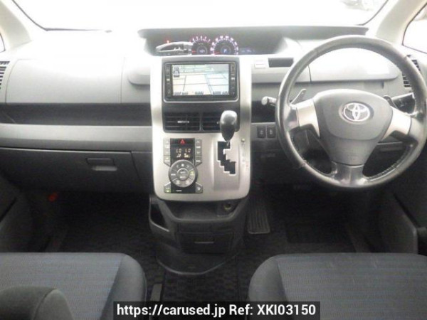 Used 2008 AT toyota voxy ZRR70W Image[16]