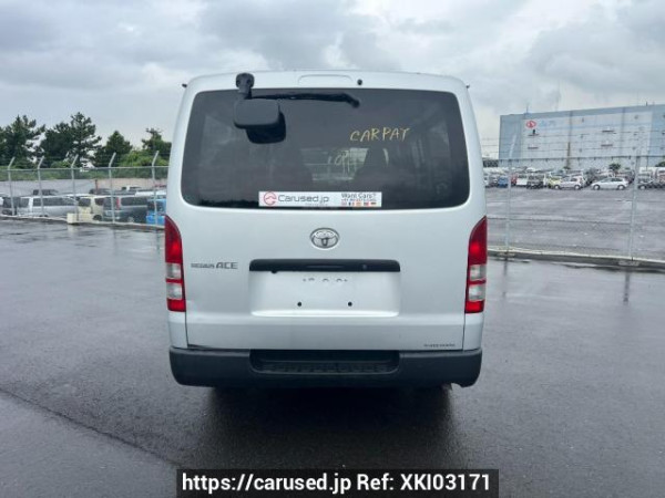 Used 2005 MT toyota regiusace-van KDH205V Image[5]