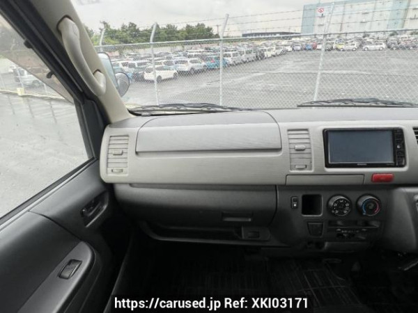Used 2005 MT toyota regiusace-van KDH205V Image[18]
