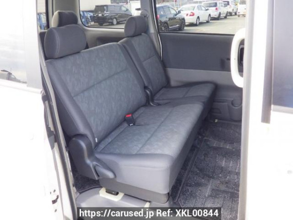 Used 2002 AT toyota noah AZR60G Image[15]