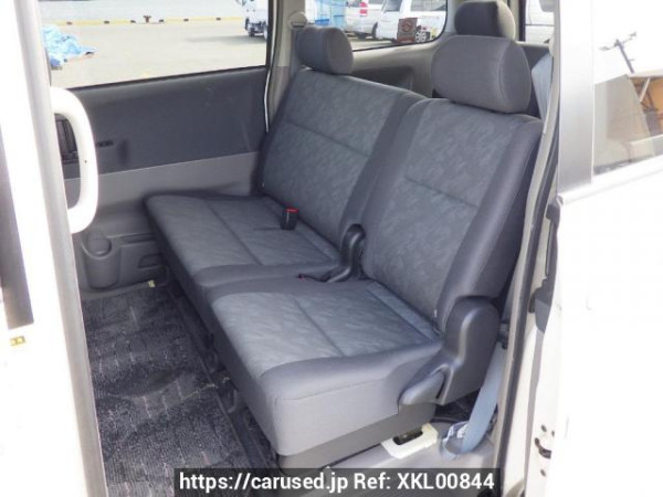 Used 2002 AT toyota noah AZR60G Image[16]