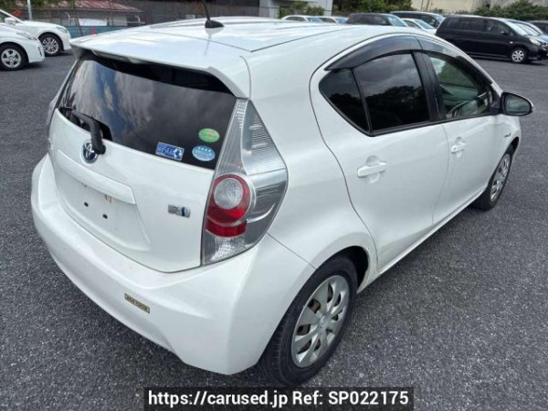 Used 2012 AT toyota aqua NHP10 Image[1]