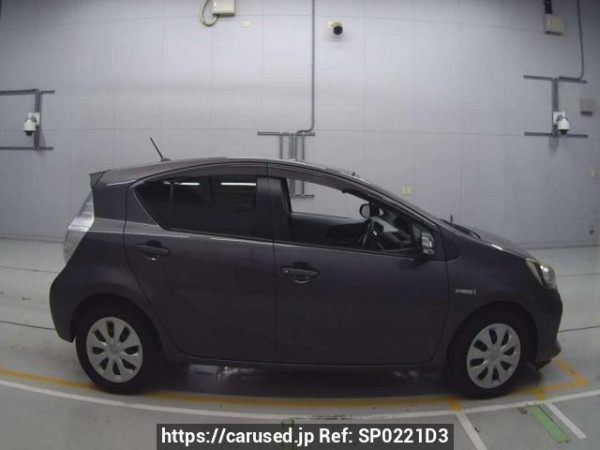 Used 2013 AT toyota aqua NHP10 Image[2]