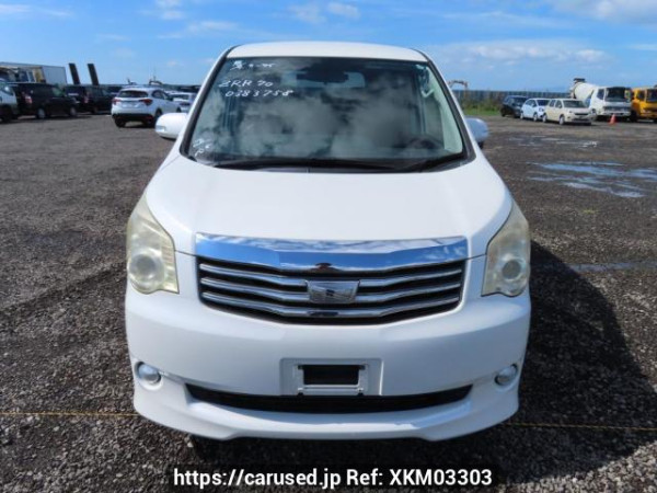 Used 2010 AT toyota noah ZRR70G Image[1]