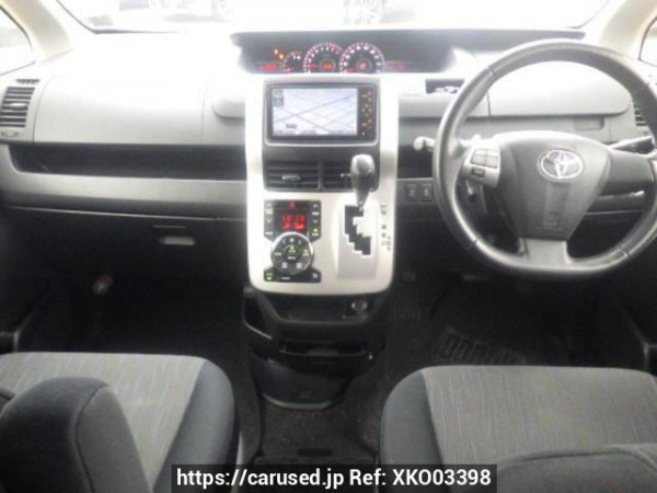 Used 2010 AT toyota noah ZRR70W Image[16]