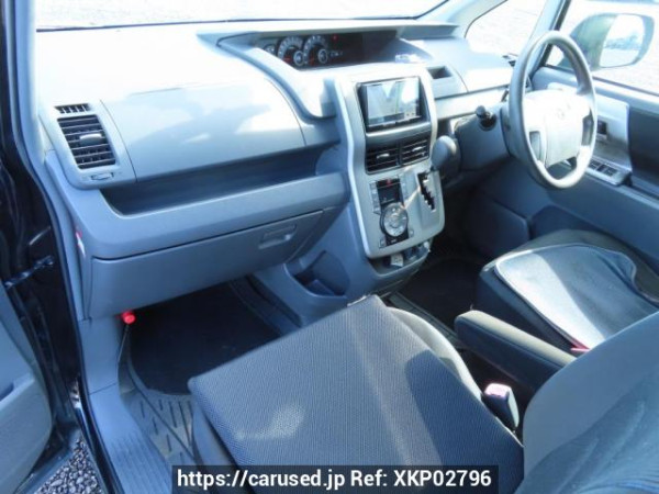 Used 2009 AT toyota voxy ZRR70W Image[15]