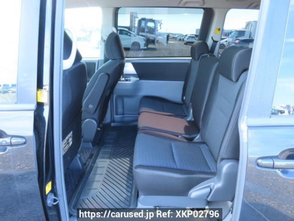 Used 2009 AT toyota voxy ZRR70W Image[18]