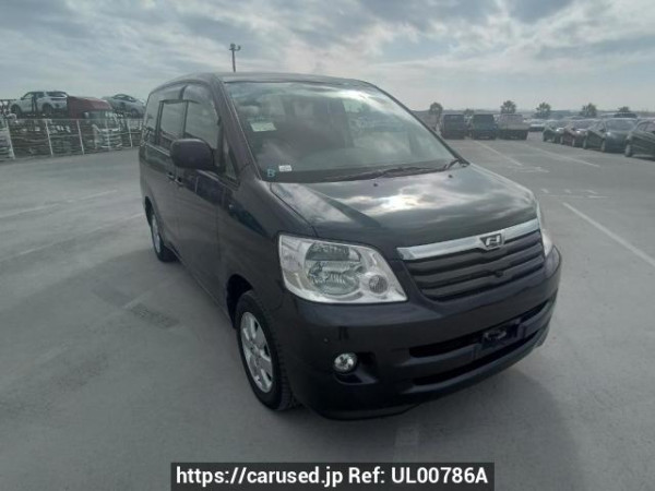 Used 2004 AT toyota noah AZR60G Image[0]