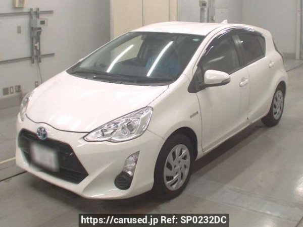 Used 2015 AT toyota aqua NHP10 Image[0]
