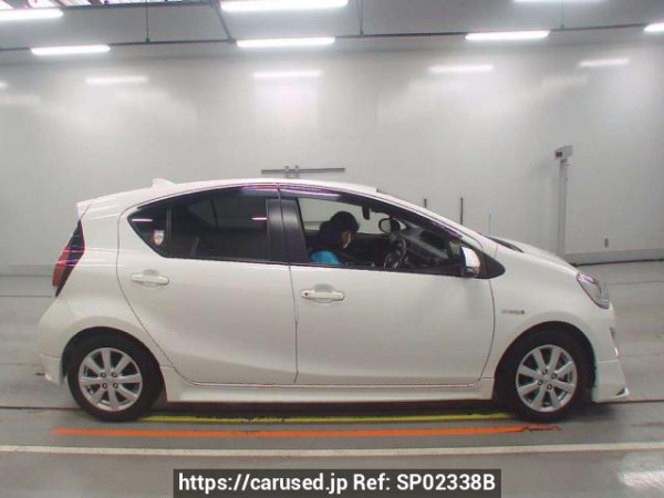 Used 2017 AT toyota aqua NHP10 Image[2]