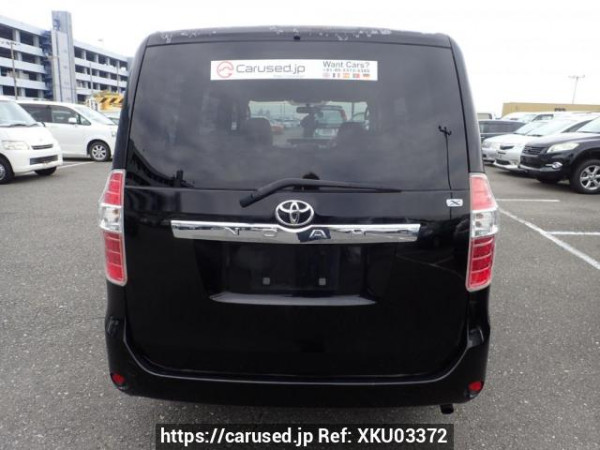 Used 2007 AT toyota noah ZRR70G Image[4]
