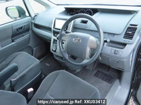 Used 2008 AT toyota voxy ZRR70G Image[14]