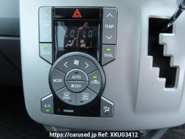 Used 2008 AT toyota voxy ZRR70G Image[28]