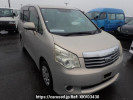 Toyota Noah ZRR70G