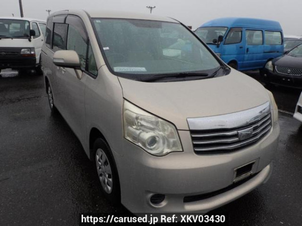 Used 2010 AT toyota noah ZRR70G Image[0]