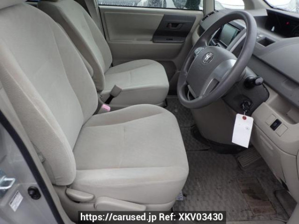 Used 2010 AT toyota noah ZRR70G Image[11]