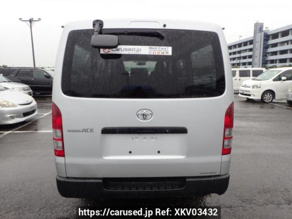 Used 2004 AT toyota regiusace-van KDH200V Image[4]