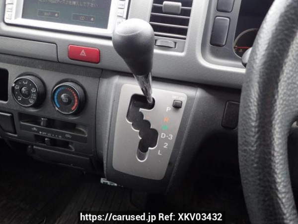 Used 2004 AT toyota regiusace-van KDH200V Image[21]