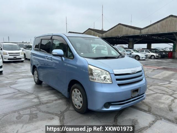 Used 2007 AT toyota noah ZRR70G Image[0]