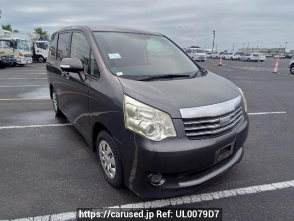 Used 2011 AT toyota noah ZRR70G Image[0]