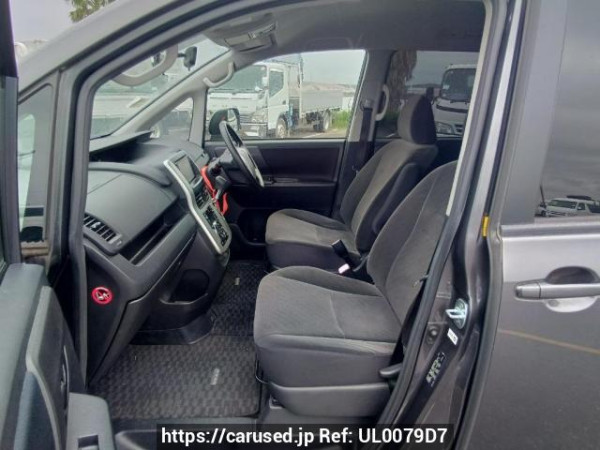 Used 2011 AT toyota noah ZRR70G Image[14]