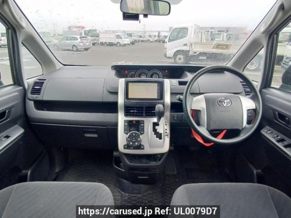 Used 2011 AT toyota noah ZRR70G Image[19]