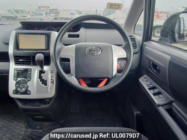 Used 2011 AT toyota noah ZRR70G Image[21]