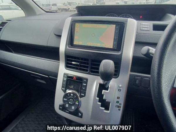 Used 2011 AT toyota noah ZRR70G Image[23]