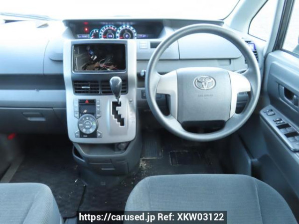 Used 2007 AT toyota noah ZRR70G Image[24]