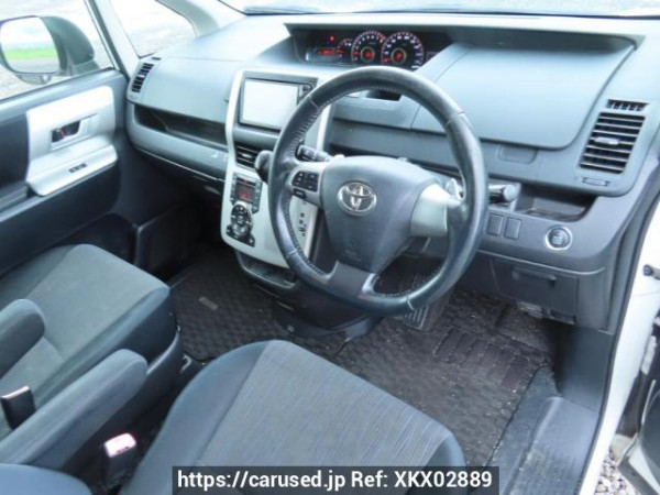 Used 2010 AT toyota voxy ZRR70W Image[14]