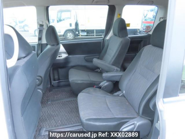 Used 2010 AT toyota voxy ZRR70W Image[18]