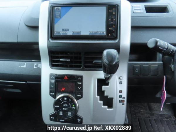 Used 2010 AT toyota voxy ZRR70W Image[28]
