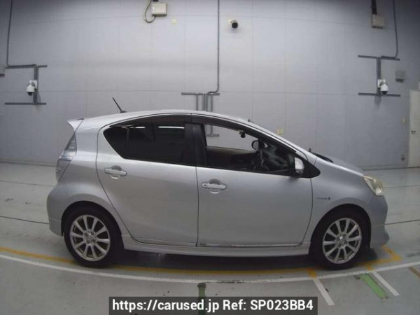 Used 2012 AT toyota aqua NHP10 Image[2]