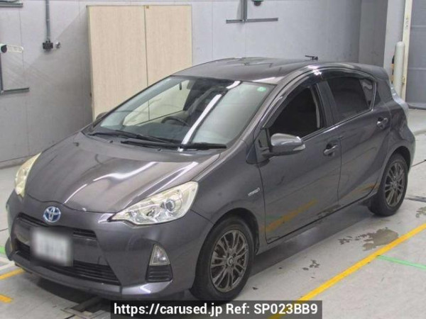 Used 2013 AT toyota aqua NHP10 Image[0]