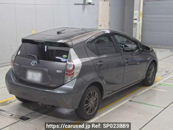 Used 2013 AT toyota aqua NHP10 Image[1]