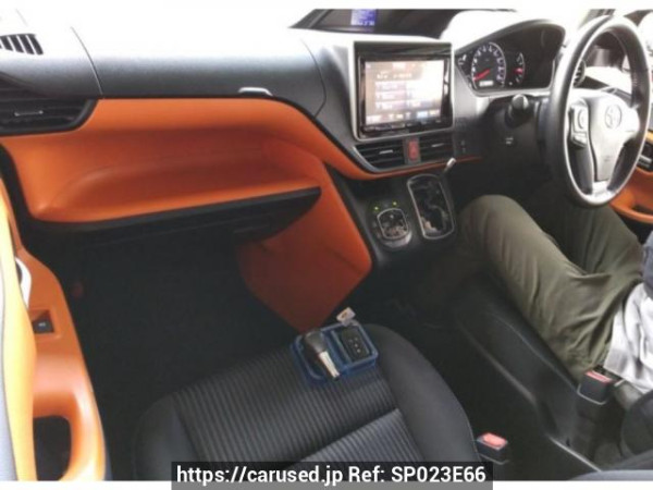 Used 2014 AT toyota voxy ZRR85W Image[2]
