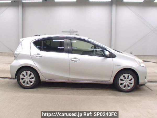 Used 2012 AT toyota aqua NHP10 Image[2]