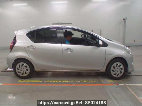 Used 2016 AT toyota aqua NHP10 Image[2]