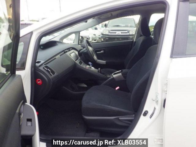 Buy Used 2013 Toyota Prius ZVW30 (XLB03554) - Carused.jp