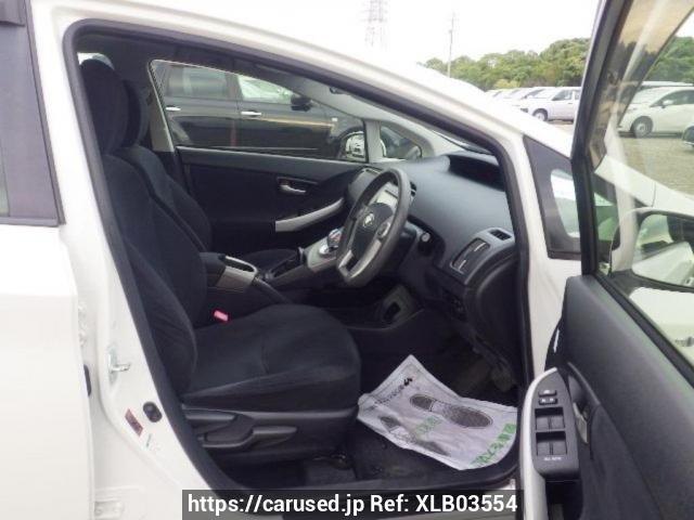 Nunua gari lililotumika 2013 Toyota Prius ZVW30 (XLB03554