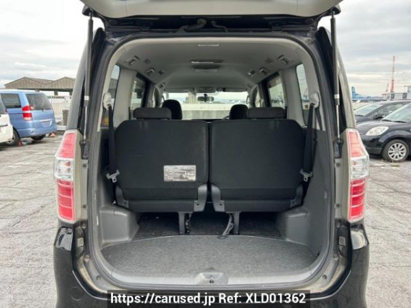 Used 2007 AT toyota noah ZRR70W Image[8]