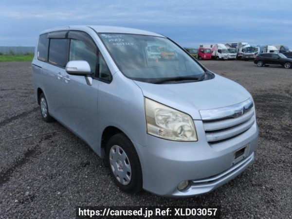 Used 2007 AT toyota noah ZRR70G Image[0]