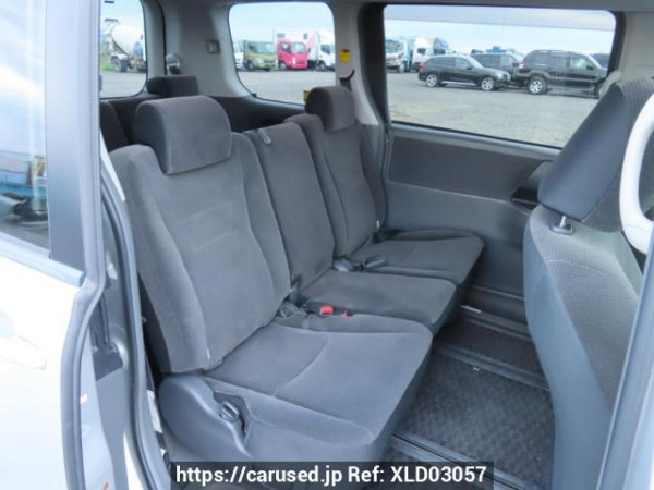 Used 2007 AT toyota noah ZRR70G Image[16]