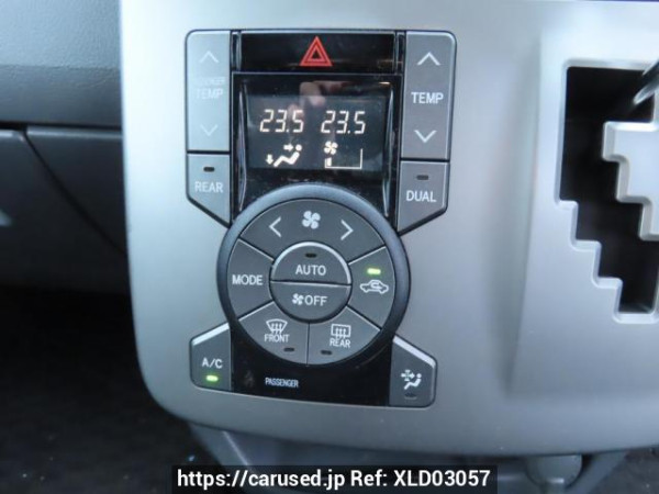 Used 2007 AT toyota noah ZRR70G Image[30]