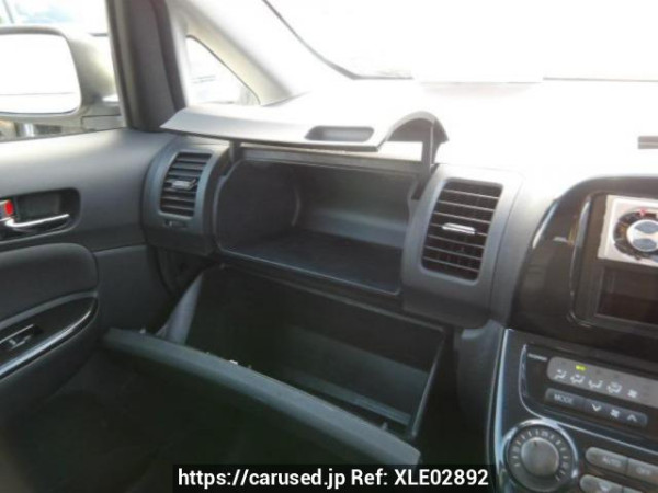 Used 2004 AT toyota wish ZNE10G Image[18]