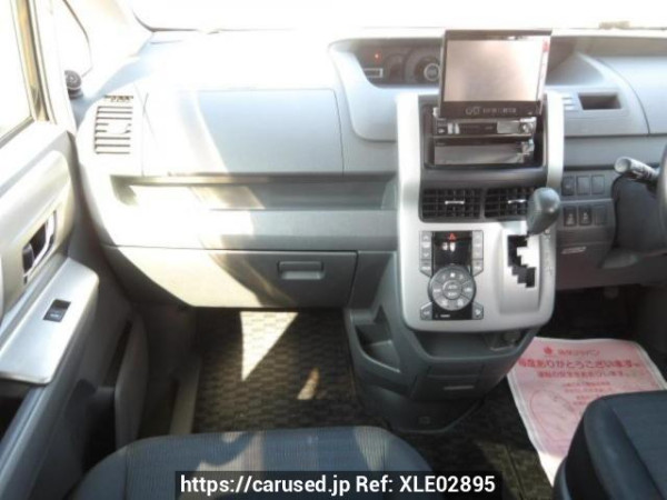 Used 2009 AT toyota voxy ZRR70W Image[16]