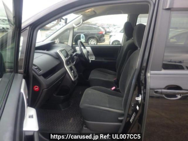 Used 2013 AT toyota noah ZRR70G Image[12]